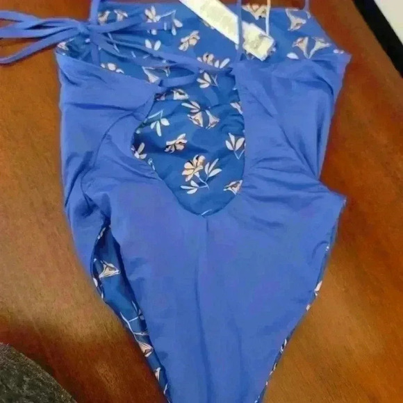 NWT Reversible Patagonia Swimsuit - Picture 6 of 8